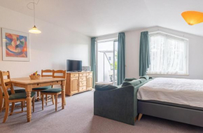 Fewo-19-Residenz-Duenenstrasse-in-Binz-Balkon-Strandnah-mit-TG-Stellplatz-1-Raum-Apartment